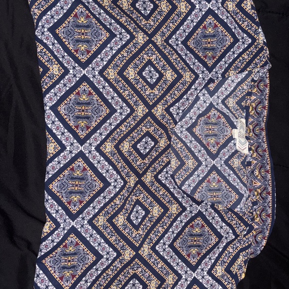 Geometric Patterned Women's Top - Picture 3 of 3